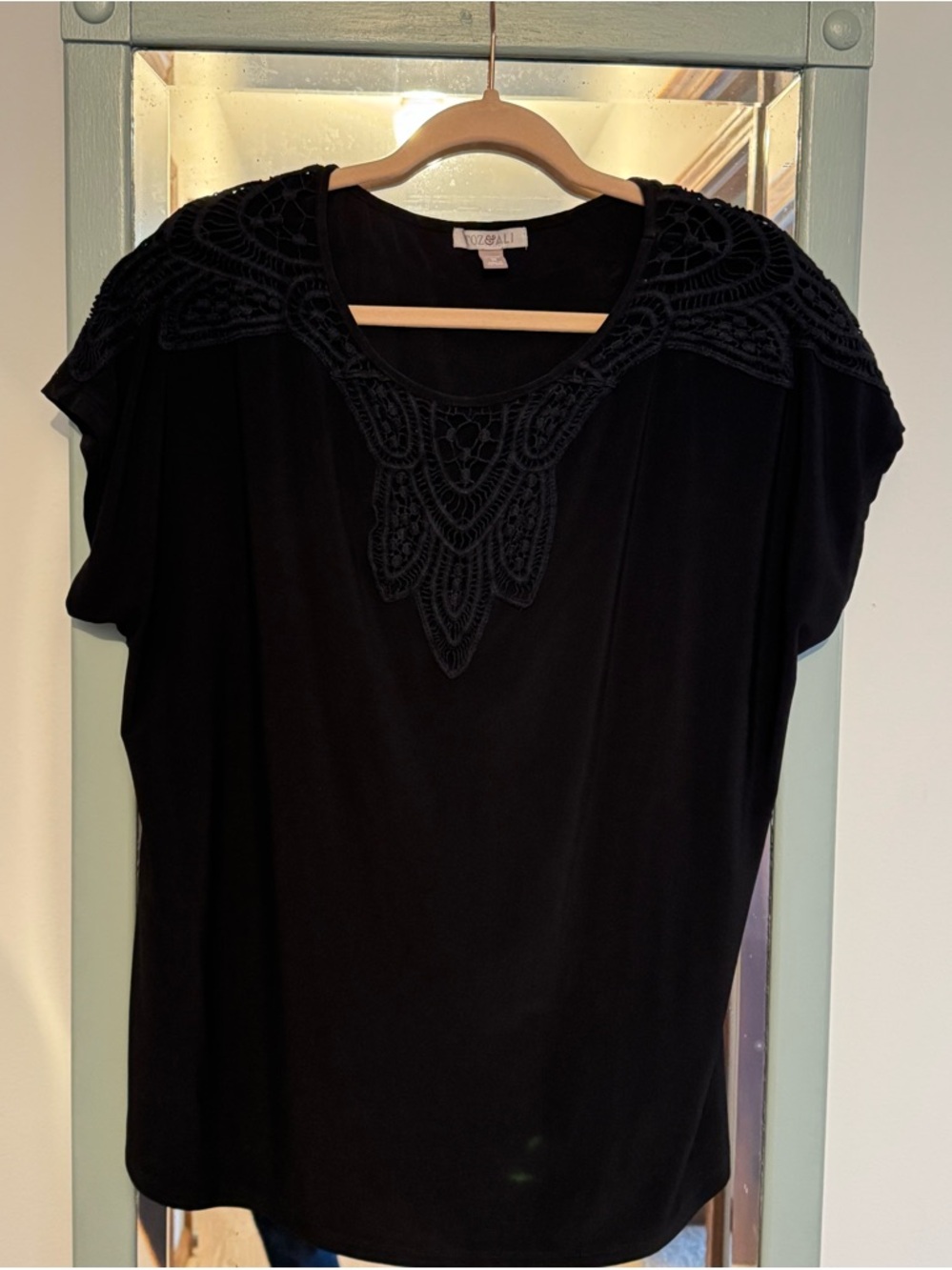 Roz & Ali Black Short Sleeve Scoop Neck Top with Embroidered Yoke